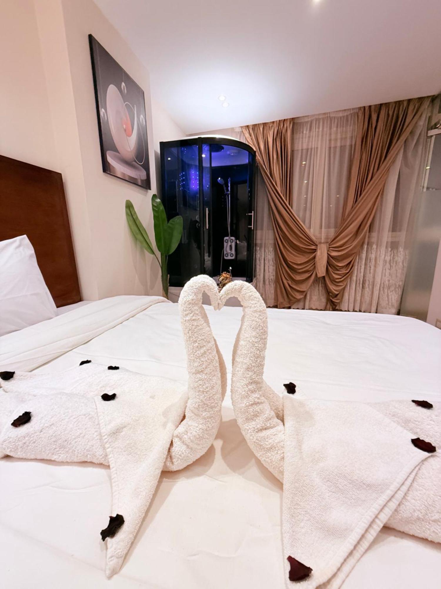 Kafret el-Gabal Topaz Pyramids View Inn מראה חיצוני תמונה